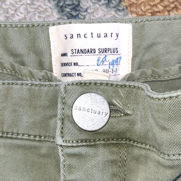 Sanctuary Army Green Paint splatter shorts. Size 31 - Picture 3 of 7